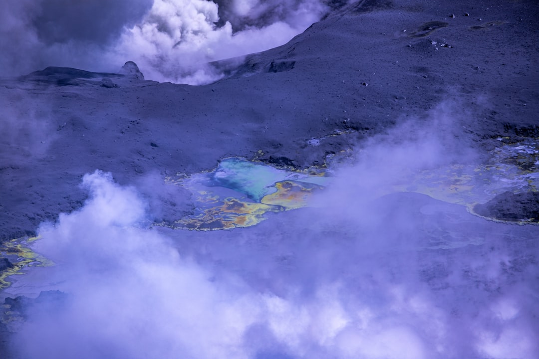 Photo hydrothermal eruption