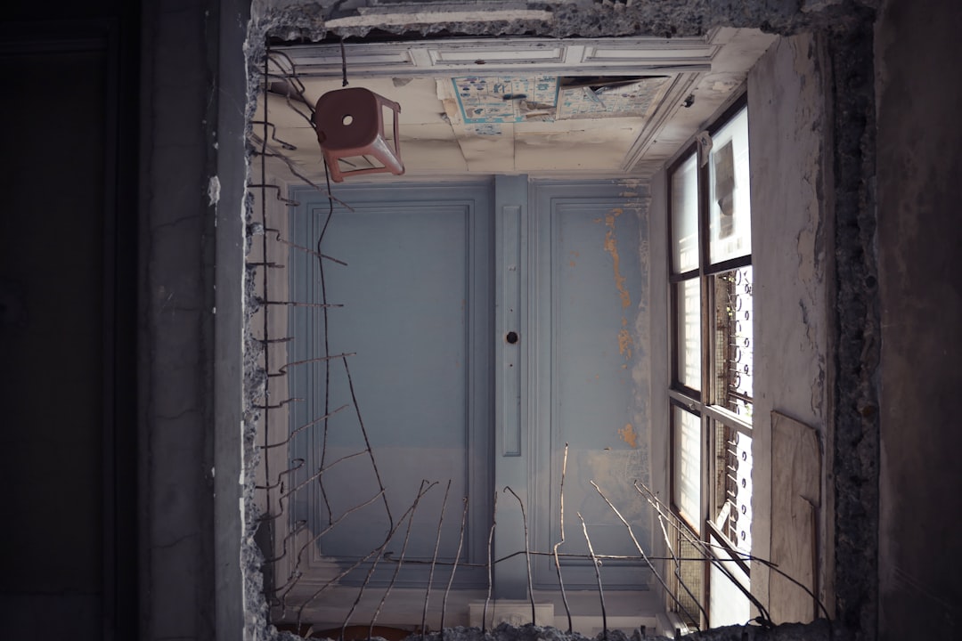 Photo mirror life containment facility