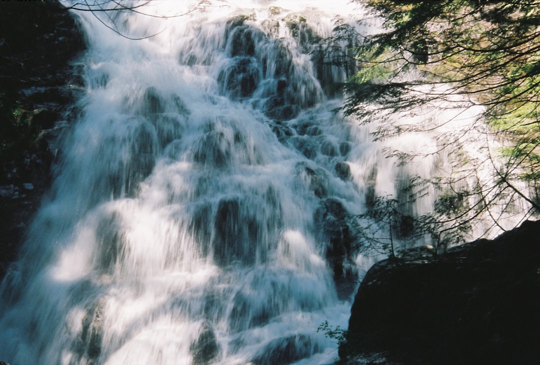 Photo oxygen cascades