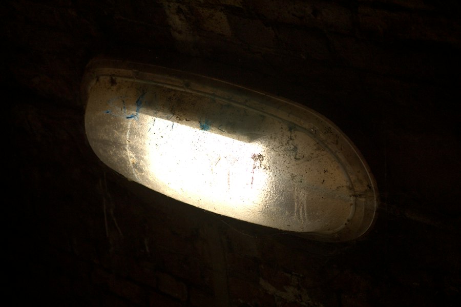 Photo LED streetlight cracked phosphor damage