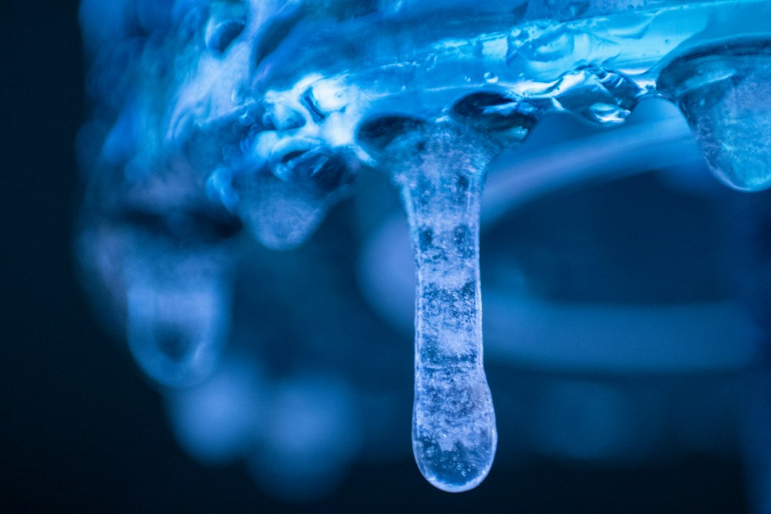 Photo water boiling freezing paradox experiment