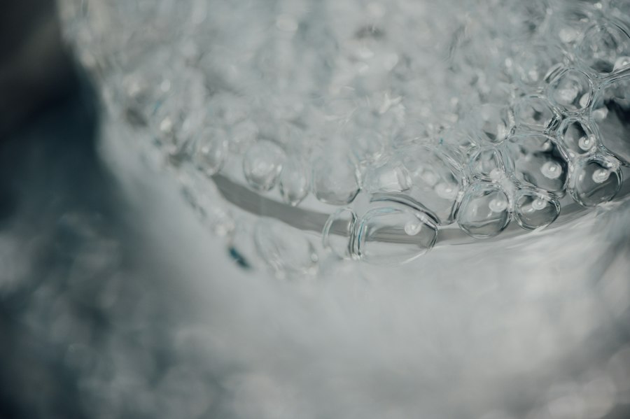 Photo water boiling freezing paradox experiment