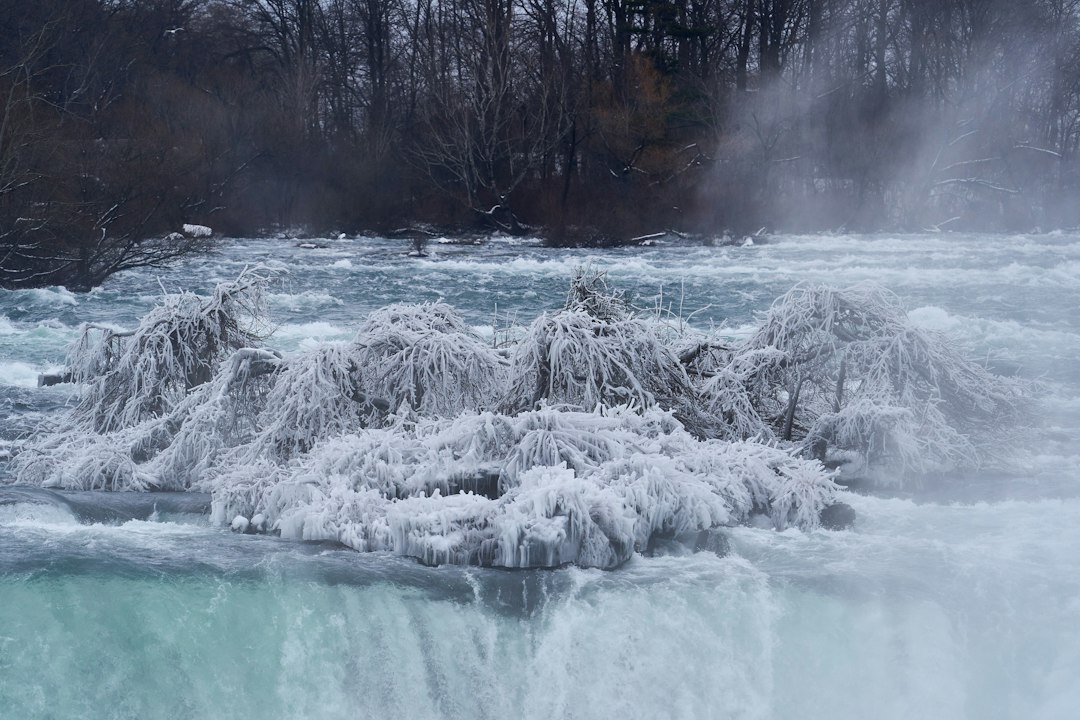Photo water boiling freezing simultaneously