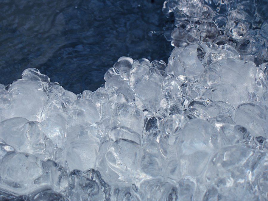 water boiling and freezing simultaneously